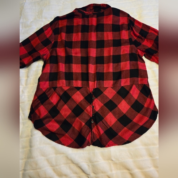 Women's Lucky Brand Red & Black Flannel with Button Back - Picture 4 of 7